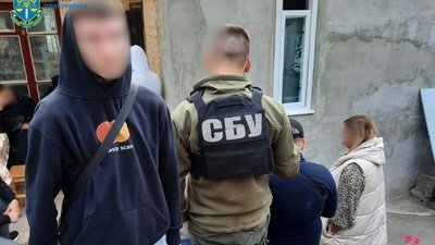 Згоріло дві машини: двох молодиків підозрюють у підпалі авто військових на Черкащині