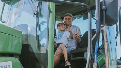 "Тракторфест": на Черкащині влаштували перегони на сільськогосподарській техніці "Тракторфест": на Черкащині влаштували перегони на сільськогосподарській техніці