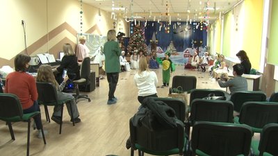 Новорічні святкування у навчальних закладах Ужгорода проходять без батьків Новорічні святкування у навчальних закладах Ужгорода проходять без батьків