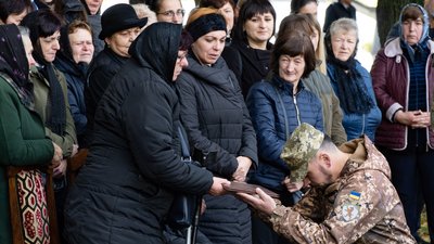 В Ужгороді попрощалися з полеглим захисником Андрієм Маричем В Ужгороді попрощалися з полеглим захисником Андрієм Маричем