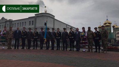 Меморіальний знак Малого Гербу України відкрили у Хусті (ФОТО) Меморіальний знак Малого Гербу України відкрили у Хусті (ФОТО)
