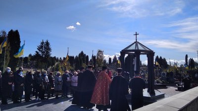 У Тернополі на Микулинецькому кладовищі вшанували пам'ять загиблих воїнів АТО/ООС