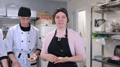 У Тернополі волонтери готують випічку для ЗСУ У Тернополі волонтери готують випічку для ЗСУ