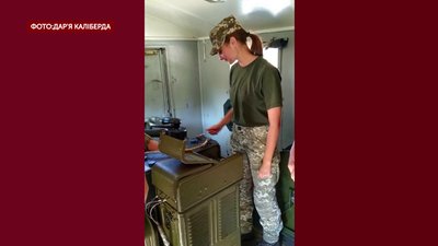З війська на весілля: херсонка, яка служить в армії, приїхала додому, щоб взяти шлюб З війська на весілля: херсонка, яка служить в армії, приїхала додому, щоб взяти шлюб