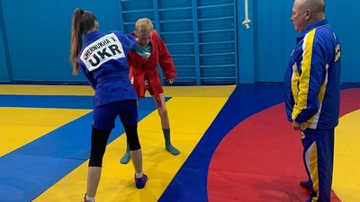 "Маю ще більше натхнення тренуватися". 15-річна криворізька самбістка стала віце-чемпіонкою Європи "Маю ще більше натхнення тренуватися". 15-річна криворізька самбістка стала віце-чемпіонкою Європи
