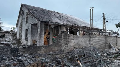 "Так шарахнуло, що я підлетіла": очевидці про ранковий авіаудар РФ по Запоріжжю 30 грудня "Так шарахнуло, що я підлетіла": очевидці про ранковий авіаудар РФ по Запоріжжю 30 грудня