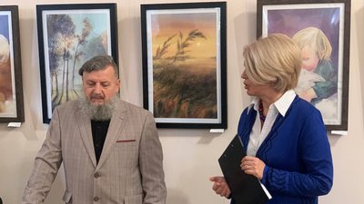 "ДНК українця": у Тернополі діє виставка картин військовослужбовця Миколи Мамчура "ДНК українця": у Тернополі діє виставка картин військовослужбовця Миколи Мамчура