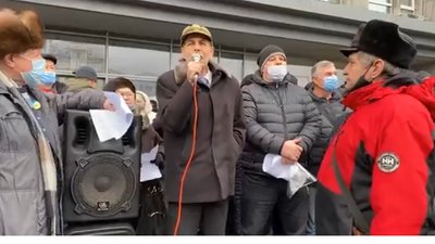 "Ні тарифному геноциду!": у Вінниці мітингували під міськрадою "Ні тарифному геноциду!": у Вінниці мітингували під міськрадою