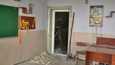 Так виглядає клас однієї зі шкіл хмельницького, яка зазнала пошкоджень внаслідок вибухової хвилі, 6 липня 2023. Так виглядає клас однієї зі шкіл хмельницького, яка зазнала пошкоджень внаслідок вибухової хвилі, 6 липня 2023.
