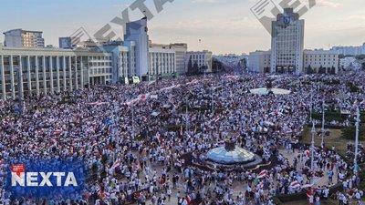 Опоненти Лукашенка заполонили весь центр і площу, де він виступав вдень