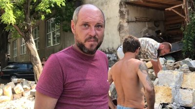 В Одесі обвалилася стіна будинку: під завалом опинилися чотири автівки В Одесі обвалилася стіна будинку: під завалом опинилися чотири автівки