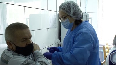 У Черкасах вакцинували пів сотні містян категорії "65+"