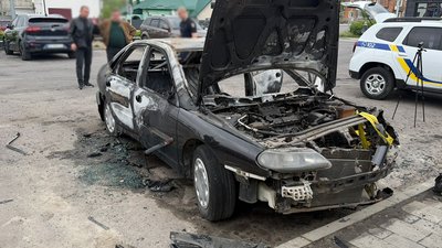 На Тернопільщині школяра підозрюють у підпалі автомобіля, згорів автомобіль