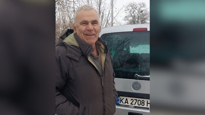 Пройшов курс уколів та приймає ванни в балії: як живе врятований у селі на Черкащині лебідь Гоша Пройшов курс уколів та приймає ванни в балії: як живе врятований у селі на Черкащині лебідь Гоша