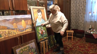 Прибирає вулиці і пише картини. Іванофранківка Анна Прядка