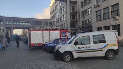 У Господарському суді у центрі Харкова шукають вибухівку У Господарському суді у центрі Харкова шукають вибухівку
