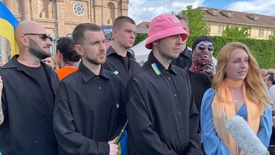 Церемонія відкриття Євробачення-2022: Kalush Orchestra зустрічали оплесками та вигуками "Слава Україні!" Церемонія відкриття Євробачення-2022: Kalush Orchestra зустрічали оплесками та вигуками "Слава Україні!"