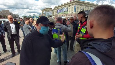 Протестувальники з Харківського авіазаводу передали вимоги до обладміністрації Протестувальники з Харківського авіазаводу передали вимоги до обладміністрації
