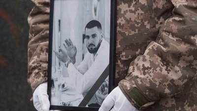 В Ужгороді попрощалися з військовим Дмитром Павличем