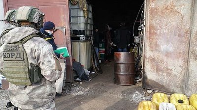 На Тернопільщині викрили осіб, які зливали пальне з локомотивів На Тернопільщині викрили осіб, які зливали пальне з локомотивів