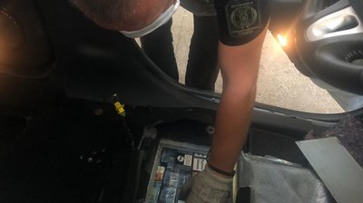 На КПП "Тиса" митники вилучили майже півтори тисячі пачок сигарет На КПП "Тиса" митники вилучили майже півтори тисячі пачок сигарет