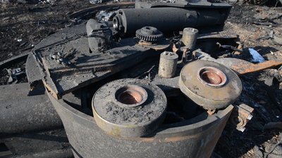 Сумські військові знищили техніку РФ російським танком Сумські військові знищили техніку РФ російським танком