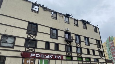 У Харкові рятувальники продовжують демонтувати зруйновані обстрілами конструкції житла