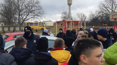Вчать викликати швидку та запобігати пожежам. Як на Буковині впроваджують проєкт безпеки в громадах Вчать викликати швидку та запобігати пожежам. Як на Буковині впроваджують проєкт безпеки в громадах