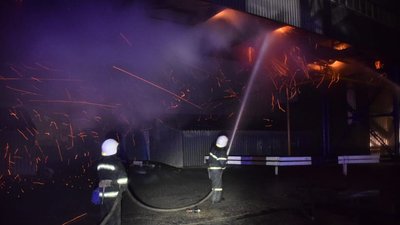 У Миколаєві рятувальники ліквідували пожежу на площі 500 кв. м