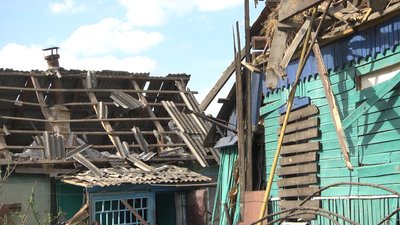 Жителі Коростеня на Житомирщині подають заявки на відшкодування за пошкоджене авіаударами житло Жителі Коростеня на Житомирщині подають заявки на відшкодування за пошкоджене авіаударами житло