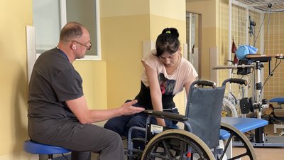"Я зараз не відчуваю ніг". У Львові лікують 30-річну запоріжчанку, неподалік якої вибухнув снаряд "Я зараз не відчуваю ніг". У Львові лікують 30-річну запоріжчанку, неподалік якої вибухнув снаряд
