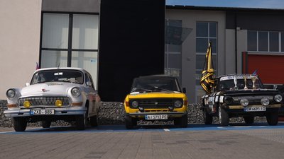 Чотири ретроекіпажі