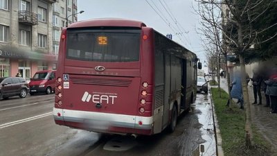 ДТП, автобус, Mercedes, аварія, Франківськ, вулиця Незалежності, поліція
