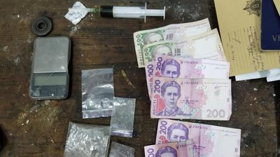 Підозрюваного у збуті наркотиків затримали на Закарпатті