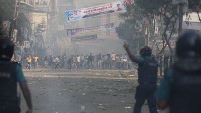 У Бангладеші люди вийшли на масові протести проти зупинки виробництва провідних брендів одягу