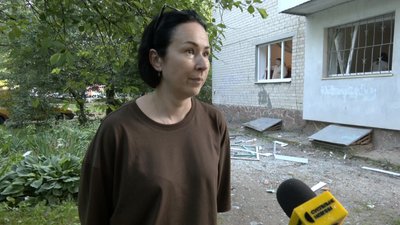 "Добре, що ракета не влучила": як оговтуються після нічної атаки РФ мешканці Коновальця та Гулака-Артемовського у Луцьку "Добре, що ракета не влучила": як оговтуються після нічної атаки РФ мешканці Коновальця та Гулака-Артемовського у Луцьку