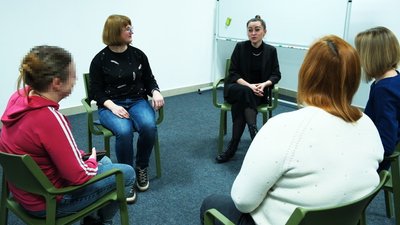 У Вінниці дружинам оборонців надають психологічну допомогу У Вінниці дружинам оборонців надають психологічну допомогу
