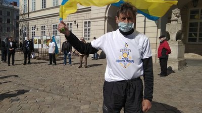 Львів'янин пробіг майже 750 км із прапором у руках