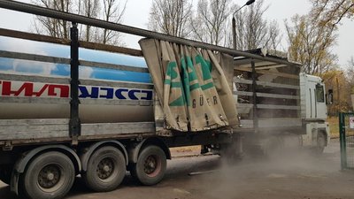 До харківської інфекційної лікарні доставили нову кисневу бочку До харківської інфекційної лікарні доставили нову кисневу бочку