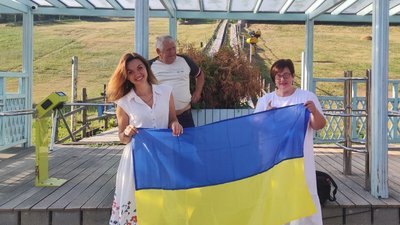 "Херсон – це Україна". У небо над Дніпром запустили повітряну кулю з гербом міста Херсона "Херсон – це Україна". У небо над Дніпром запустили повітряну кулю з гербом міста Херсона