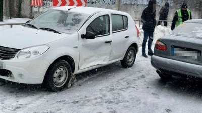 Залишив машину і втік з місця ДТП: у Черкасах поліція розшукує водія Залишив машину і втік з місця ДТП: у Черкасах поліція розшукує водія