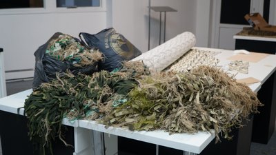 Плетуть кікімори та шиють балаклави: у Дніпрі благодійний фонд робить маскувальні вироби для військових Плетуть кікімори та шиють балаклави: у Дніпрі благодійний фонд робить маскувальні вироби для військових