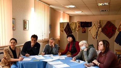 Журі оцінює конкурсні роботи Журі оцінює конкурсні роботи
