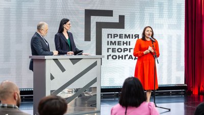 Лауреаткою "Премії імені Георгія Ґонґадзе" у 2021 році стала Мирослава Барчук Лауреаткою "Премії імені Георгія Ґонґадзе" у 2021 році стала Мирослава Барчук
