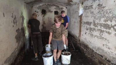 Австрійський бункер розчистили на Тернопільщині Австрійський бункер розчистили на Тернопільщині