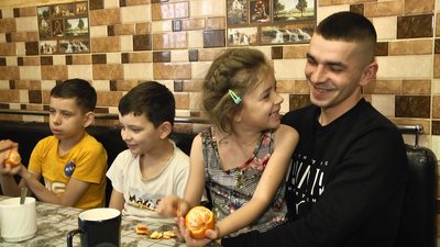 Військовий із Житомирщини став опікуном вісьмох дітей свого брата, який з дружиною підірвався на міні Військовий із Житомирщини став опікуном вісьмох дітей свого брата, який з дружиною підірвався на міні
