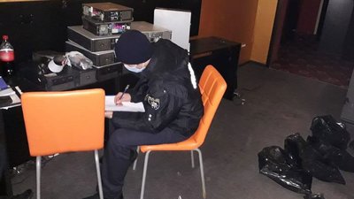 У Чернігові на Масанах викрили підпільний гральний заклад
