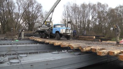 Биринський міст через Десну під Новгородом-Сіверським з’єднують з берегами