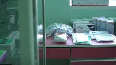 У прифронтовому селищі на Запоріжжі сімейний лікар працює і як водій і як кочегар У прифронтовому селищі на Запоріжжі сімейний лікар працює і як водій і як кочегар