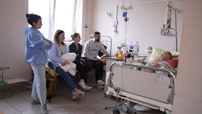 Працівники Театру Лесі у госпіталі